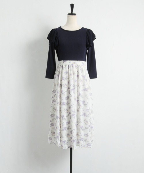 tocco closet（トッコ　クローゼット）の「肩シフォンフリル付きリブカットソー×フラワープリントドッキングワンピース（ワンピース・レディース・ネイビー/ピンク・M）」の4枚目の写真