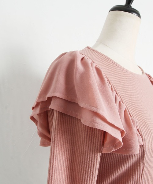 tocco closet（トッコ　クローゼット）の「肩シフォンフリル付きリブカットソー×フラワープリントドッキングワンピース（ワンピース・レディース・ネイビー/ピンク・M）」の8枚目の写真