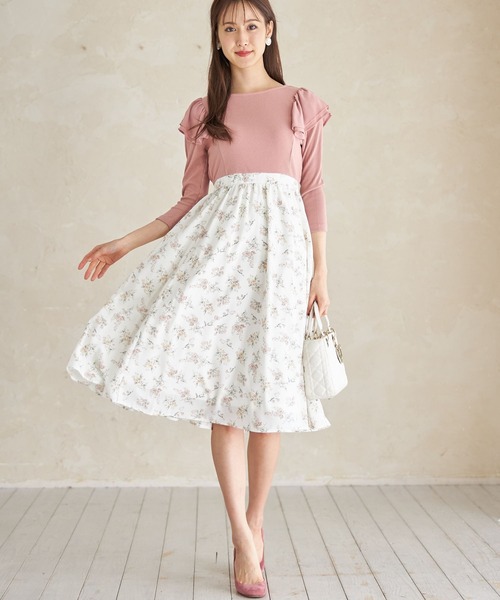 tocco closet（トッコ　クローゼット）の「肩シフォンフリル付きリブカットソー×フラワープリントドッキングワンピース（ワンピース・レディース・ネイビー/ピンク・M）」の16枚目の写真