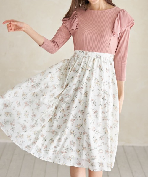 tocco closet（トッコ　クローゼット）の「肩シフォンフリル付きリブカットソー×フラワープリントドッキングワンピース（ワンピース・レディース・ネイビー/ピンク・M）」の9枚目の写真