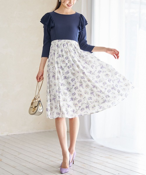 tocco closet（トッコ　クローゼット）の「肩シフォンフリル付きリブカットソー×フラワープリントドッキングワンピース（ワンピース・レディース・ネイビー/ピンク・M）」の18枚目の写真