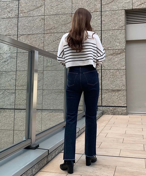 FREE'S MART（フリーズマート）の「ピンタック前後差フレアデニムパンツ（デニムパンツ・レディース・インディゴブルー・マルチサイズ）」の7枚目の写真