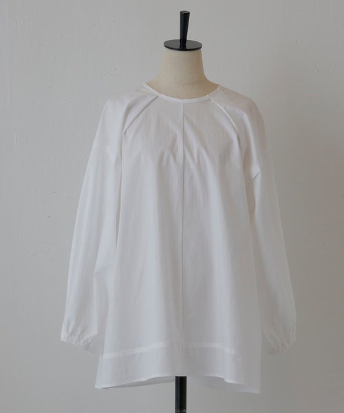 BEARDSLEY（ビアズリー）の「肩タックラグランブラウス（シャツ/ブラウス・レディース・ホワイト・FREE）」の2枚目の写真