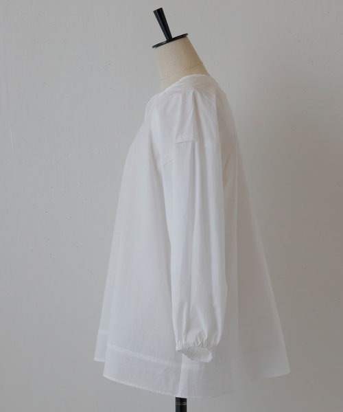 BEARDSLEY（ビアズリー）の「肩タックラグランブラウス（シャツ/ブラウス・レディース・ホワイト・FREE）」の3枚目の写真