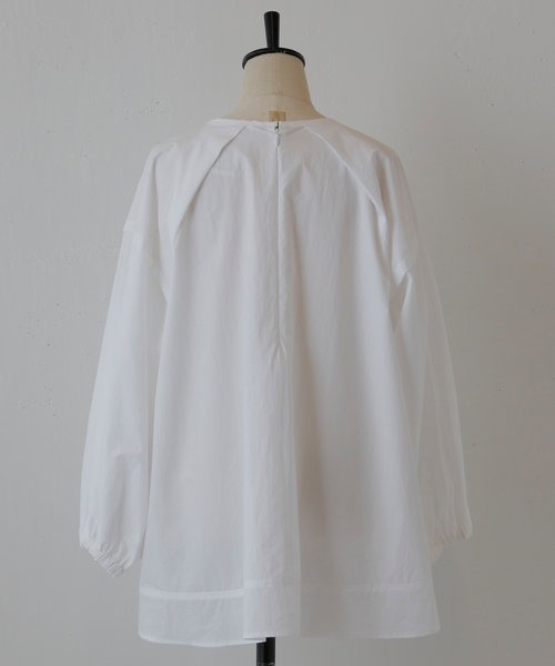 BEARDSLEY（ビアズリー）の「肩タックラグランブラウス（シャツ/ブラウス・レディース・ホワイト・FREE）」の4枚目の写真