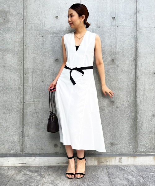 Luftrobe（ルフトローブ）の「《Luftrobe》バイカラーVネックワンピース（ワンピース・レディース・オフホワイト・9号）」の2枚目の写真