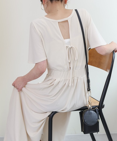 バックオープンロングワンピース