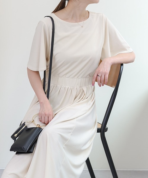 バックオープンロングワンピース