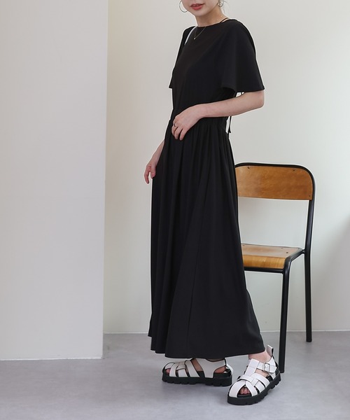 バックオープンロングワンピース