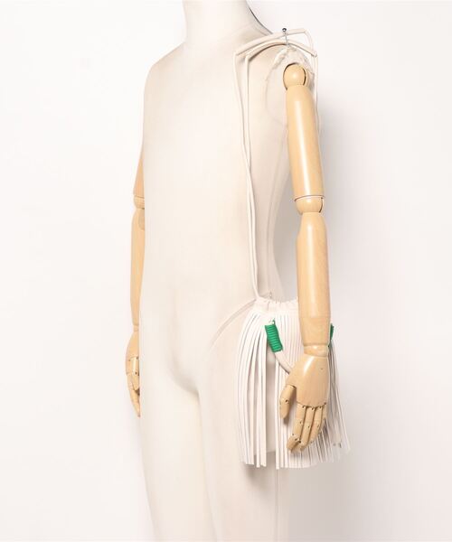 LE VERNIS(ル・ベルニ)の「フリンジショルダー(ショルダーバッグ・レディース・カーキ/アイボリー・ONE SIZE)」の11枚目の写真