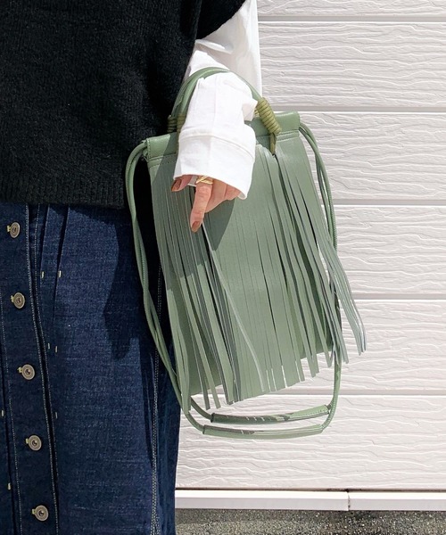 LE VERNIS(ル・ベルニ)の「フリンジショルダー(ショルダーバッグ・レディース・カーキ/アイボリー・ONE SIZE)」の2枚目の写真