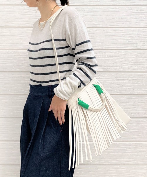 LE VERNIS(ル・ベルニ)の「フリンジショルダー(ショルダーバッグ・レディース・カーキ/アイボリー・ONE SIZE)」の1枚目の写真