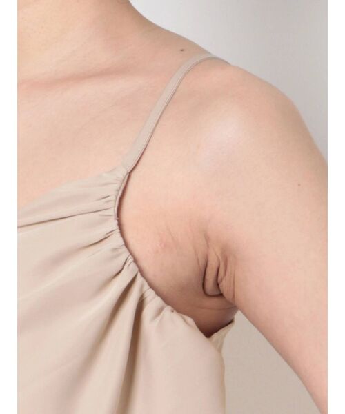 RESEXXY（リゼクシー）の「ギャザーデザインキャミソール（キャミソール・レディース・ブラック/ベージュ/イエロー・FREE）」の17枚目の写真