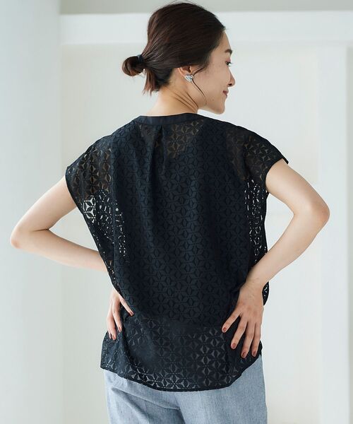 le.coeur blanc（ルクールブラン）の「フラワーレースパールボタンブラウス（シャツ/ブラウス・レディース・ブラック/オフホワイト/グリーン・38）」の7枚目の写真