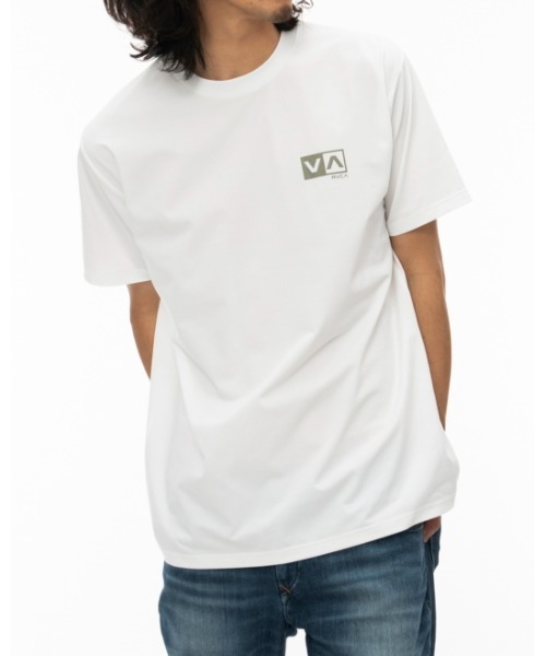 RVCA(ルーカ)の「RVCA メンズ 【SURF TEE】 BALANCE BOX Tシャツ【2022年夏モデル】/ルーカ水陸両用半袖Tシャツ(Tシャツ/カットソー・メンズ・ホワイト/ブラック/グレー系その他・SMALL/MEDIUM/LARGE/X-LARGE)」の4枚目の写真