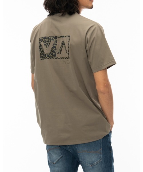 RVCA(ルーカ)の「RVCA メンズ 【SURF TEE】 BALANCE BOX Tシャツ【2022年夏モデル】/ルーカ水陸両用半袖Tシャツ(Tシャツ/カットソー・メンズ・ホワイト/ブラック/グレー系その他・SMALL/MEDIUM/LARGE/X-LARGE)」の16枚目の写真
