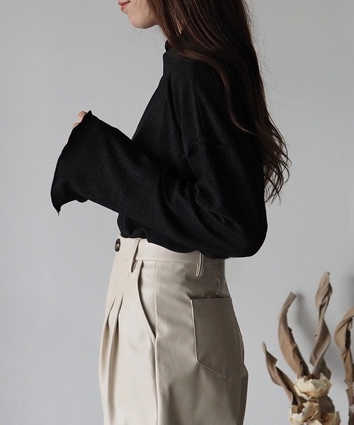 Riberry（リベリー）の「ハイネックスリット袖トップス（Tシャツ/カットソー・レディース・ブラック/アイボリー/グレイッシュベージュ・MEDIUM）」の12枚目の写真