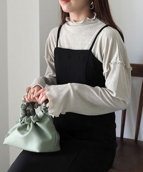 Riberry（リベリー）の「ハイネックスリット袖トップス（Tシャツ/カットソー・レディース・ブラック/アイボリー/グレイッシュベージュ・MEDIUM）」の14枚目の写真