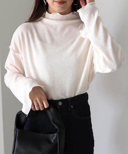 Riberry（リベリー）の「ハイネックスリット袖トップス（Tシャツ/カットソー・レディース・ブラック/アイボリー/グレイッシュベージュ・MEDIUM）」の4枚目の写真