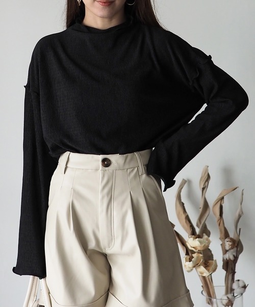 Riberry（リベリー）の「ハイネックスリット袖トップス（Tシャツ/カットソー・レディース・ブラック/アイボリー/グレイッシュベージュ・MEDIUM）」の9枚目の写真