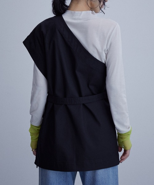 ADAM ET ROPE'（アダムエロペ）の「【セットアップ対応】ワンショルダーワークベスト（ベスト・レディース・ブラック/キャメル・FREE）」の4枚目の写真