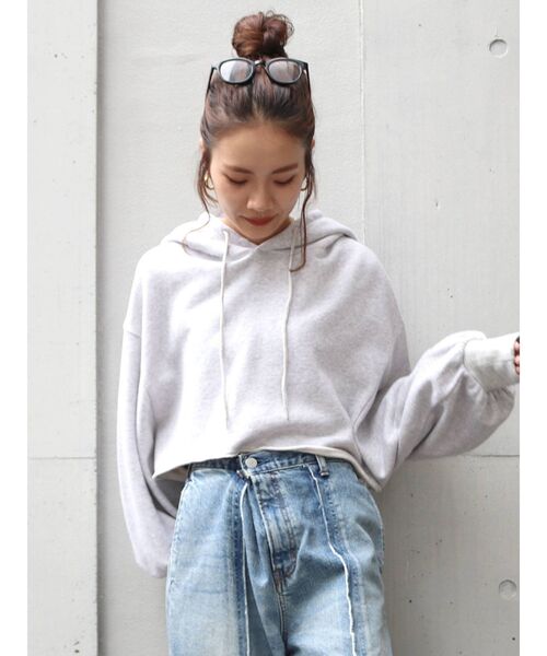 Ungrid（アングリッド）の「ウォッシュショートデザインパーカー（パーカー・レディース・ライトグレー/レッド/グリーン・FREE）」の2枚目の写真