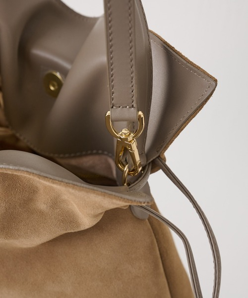 BEARDSLEY（ビアズリー）の「《CHIRISTIAN VILLA》スエードショルダーバッグ（ショルダーバッグ・レディース・ブラウン・FREE）」の8枚目の写真