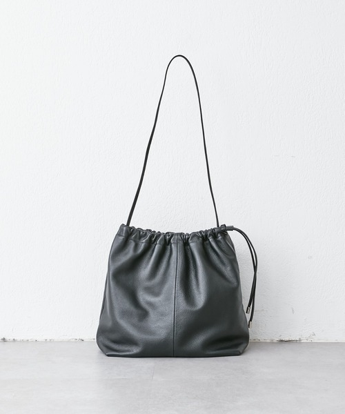 BEARDSLEY（ビアズリー）の「【Colorer/クロレ】クラッチにもなるレザーギャザートートバック：すぐにお届け！（ショルダーバッグ・レディース・アイボリー/ブラック・FREE）」の21枚目の写真