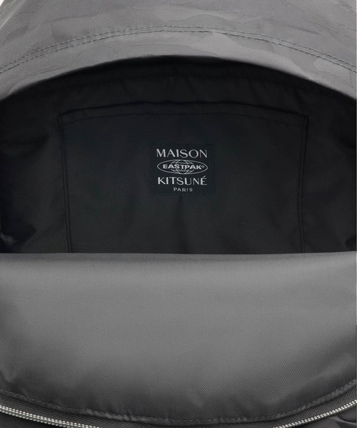Maison Kitsune（メゾンキツネ）の「MKxEASTPAK PADDED BACKPACK（バックパック/リュック・メンズ・ブラック・U）」の4枚目の写真