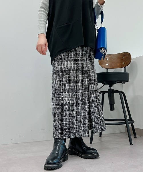 un dix cors（アンディコール）の「1枚でコーデ映えする　ファンシーツイードスリットナロースカート（スカート・レディース・ブラック/グレー・FREE）」の19枚目の写真