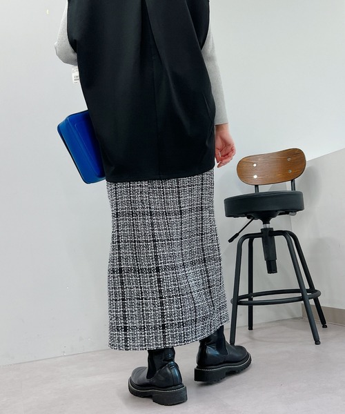 un dix cors（アンディコール）の「1枚でコーデ映えする　ファンシーツイードスリットナロースカート（スカート・レディース・ブラック/グレー・FREE）」の4枚目の写真
