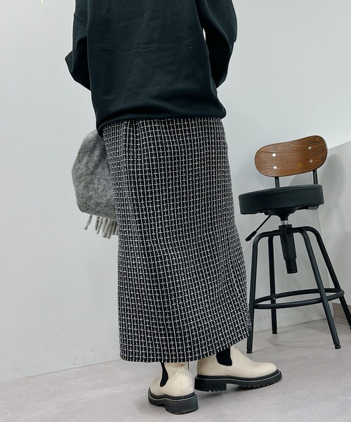 un dix cors（アンディコール）の「1枚でコーデ映えする　ファンシーツイードスリットナロースカート（スカート・レディース・ブラック/グレー・FREE）」の17枚目の写真