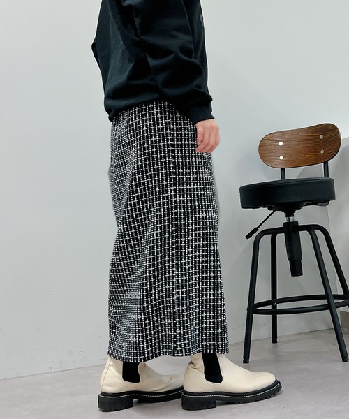 un dix cors（アンディコール）の「1枚でコーデ映えする　ファンシーツイードスリットナロースカート（スカート・レディース・ブラック/グレー・FREE）」の3枚目の写真