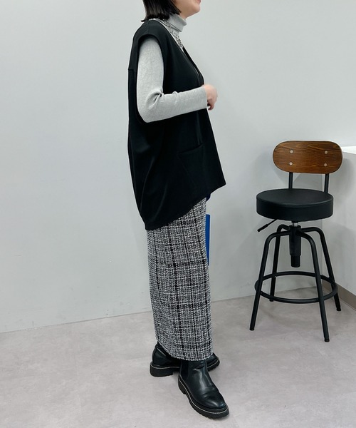 un dix cors（アンディコール）の「1枚でコーデ映えする　ファンシーツイードスリットナロースカート（スカート・レディース・ブラック/グレー・FREE）」の11枚目の写真