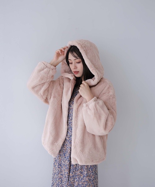 Doula Doula(ドゥーラドゥーラ)の「エコファーボリュームフードアウター(ブルゾン・レディース・ピンクベージュ/チャコールグレー/ブラウン/ベージュ/グレイッシュベージュ・FREE)」の10枚目の写真