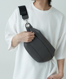 ハトメボディバッグ