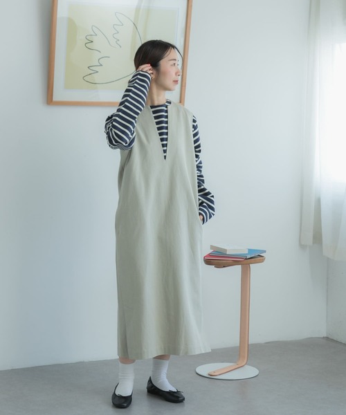 FORK&SPOON(フォークアンドスプーン)の「FORK&SPOON スリットネックワンピース(ワンピース・レディース・ネイビー/ベージュ・2/1)」の7枚目の写真