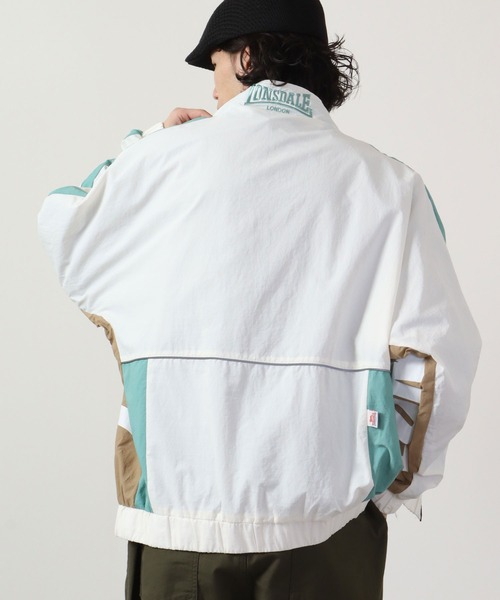 LONSDALE(ロンズデール)の「LONSDALE 裏メッシュ ナイロン ワッシャー ジャンパー ボリュームスリーブ トラックジャケット(ナイロンジャケット・メンズ・グレー/オフホワイト/ブラック・M/L/LL)」の11枚目の写真