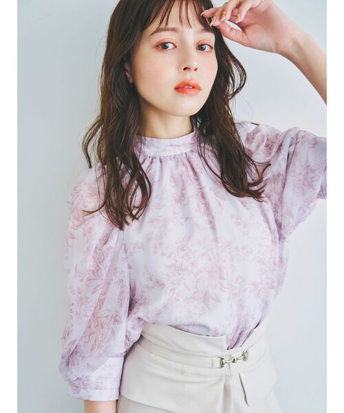 dazzlin（ダズリン）の「トーンフラワーギャザーブラウス（シャツ/ブラウス・レディース・オフホワイト/パープル/ピンク/チャコールグレー・FREE）」の8枚目の写真