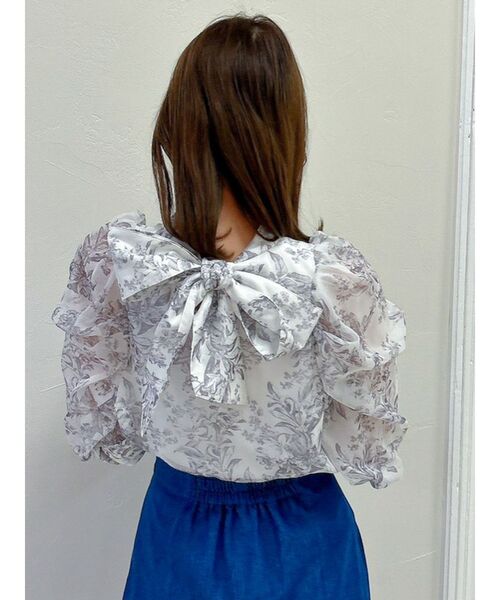 dazzlin（ダズリン）の「トーンフラワーギャザーブラウス（シャツ