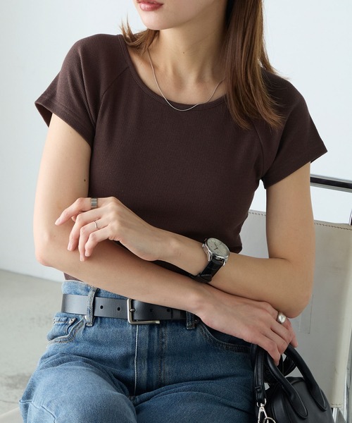 BONLECILL(ボンルシール)の「カップ付き テレコリブ半袖バレエネックTシャツ(Tシャツ/カットソー・レディース・オレンジ/レッド/ライトグリーン/ブラック×ホワイト/ブラック/オフホワイト/ブルー/チャコールグレー/ネイビー系1/ピンク/ライトブルー/ボルドー/ブラウン・FREE)」の5枚目の写真