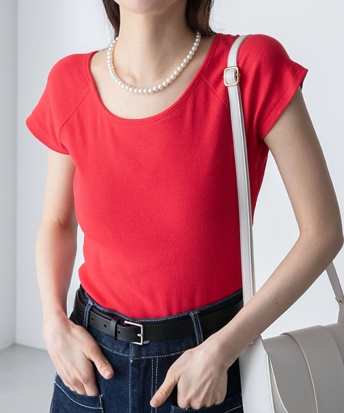 BONLECILL（ボンルシール）の「カップ付き テレコリブ半袖バレエネックTシャツ（Tシャツ/カットソー・レディース・オレンジ/レッド/ライトグリーン/ブラック×ホワイト/ブラック/オフホワイト/ブルー/チャコールグレー/ネイビー系1/ピンク・FREE）」の2枚目の写真