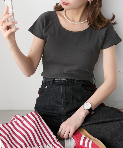 BONLECILL（ボンルシール）の「カップ付き テレコリブ半袖バレエネックTシャツ（Tシャツ/カットソー・レディース・オレンジ/レッド/ライトグリーン/ブラック×ホワイト/ブラック/オフホワイト/ブルー/チャコールグレー/ネイビー系1/ピンク・FREE）」の6枚目の写真