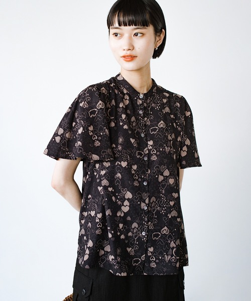 haco!(ハコ)の「みんなの描いたハートが集まって生地ができた!のでブラウス仕立ててみたよ haco! FACTORY with ah(attach heart)!(シャツ/ブラウス・レディース・ブラック系その他・SMALL/MEDIUM/LARGE/X-LARGE)」の1枚目の写真