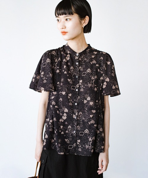 haco!(ハコ)の「みんなの描いたハートが集まって生地ができた!のでブラウス仕立ててみたよ haco! FACTORY with ah(attach heart)!(シャツ/ブラウス・レディース・ブラック系その他・SMALL/MEDIUM/LARGE/X-LARGE)」の3枚目の写真