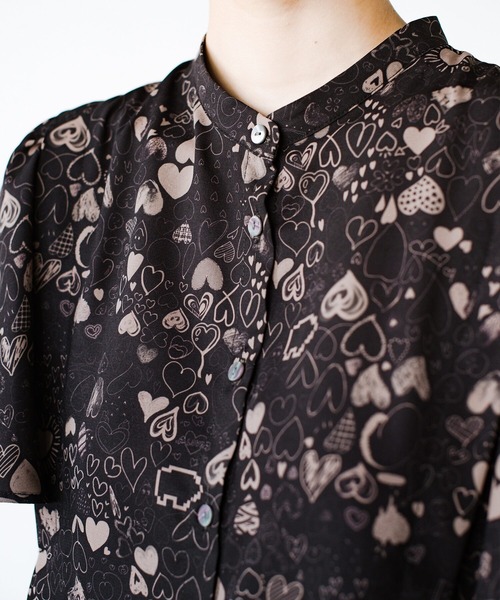haco!(ハコ)の「みんなの描いたハートが集まって生地ができた!のでブラウス仕立ててみたよ haco! FACTORY with ah(attach heart)!(シャツ/ブラウス・レディース・ブラック系その他・SMALL/MEDIUM/LARGE/X-LARGE)」の18枚目の写真