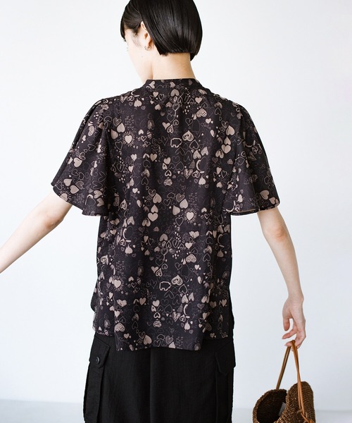 haco!(ハコ)の「みんなの描いたハートが集まって生地ができた!のでブラウス仕立ててみたよ haco! FACTORY with ah(attach heart)!(シャツ/ブラウス・レディース・ブラック系その他・SMALL/MEDIUM/LARGE/X-LARGE)」の7枚目の写真