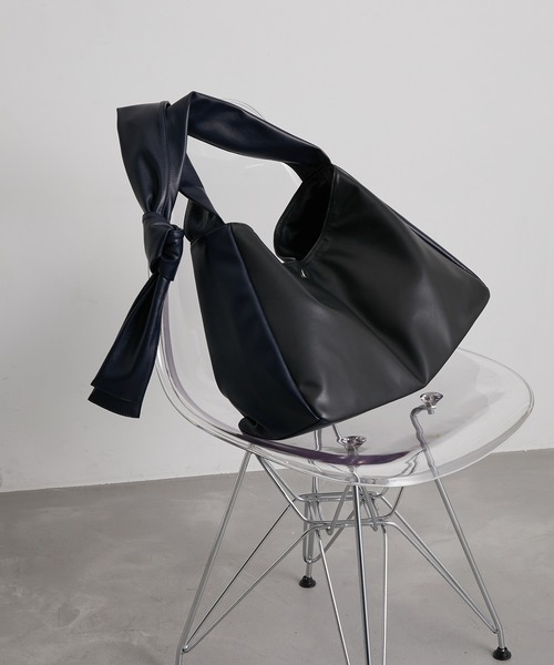 JUNRED（ジュンレッド）の「リボンショルダービッグバッグ（ショルダーバッグ・メンズ・ブラック/ネイビー・FREE）」の3枚目の写真