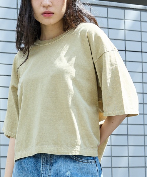 GILDAN(ギルダン)の「ピグメントダイカットオフTシャツ クロップドTシャツ 半袖Tシャツ(Tシャツ/カットソー・レディース・ブラウン/ブラック/ベージュ・FREE)」の3枚目の写真
