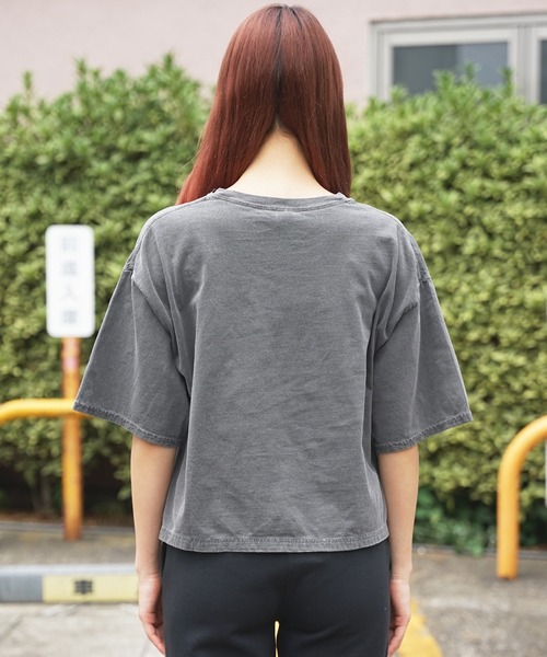 GILDAN(ギルダン)の「ピグメントダイカットオフTシャツ クロップドTシャツ 半袖Tシャツ(Tシャツ/カットソー・レディース・ブラウン/ブラック/ベージュ・FREE)」の5枚目の写真